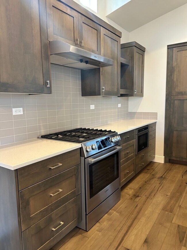 Building Photo - Gorgeous 3 bedroom 2 bathroom Home in Nampa