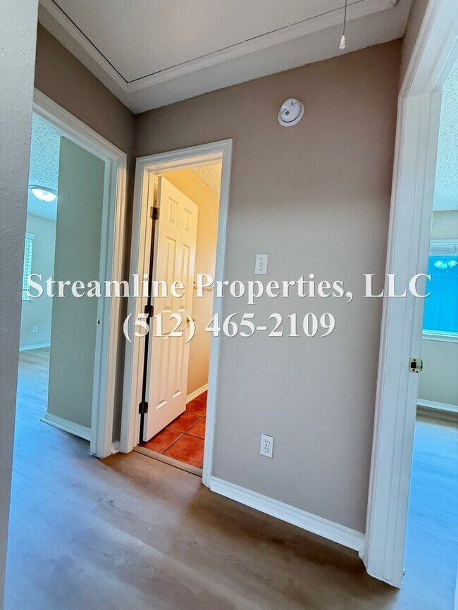 Building Photo - Charming 3 bedroom, 2 bath off Wells Branch