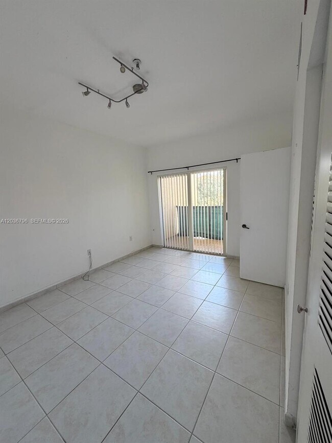 Building Photo - 7220 NW 114th Ave