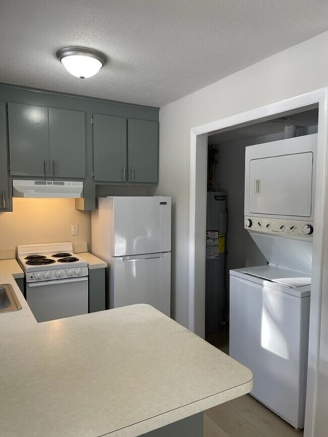 Building Photo - 492 East St