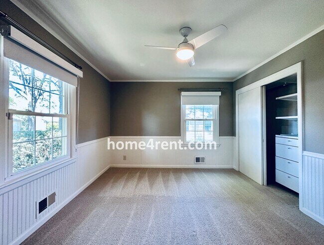 Building Photo - Updated Ranch Style Home in Prairie Villag...