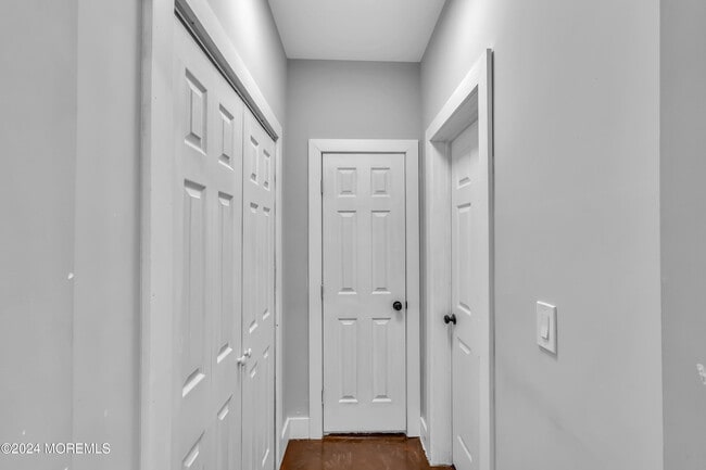 Building Photo - 922 4th Ave