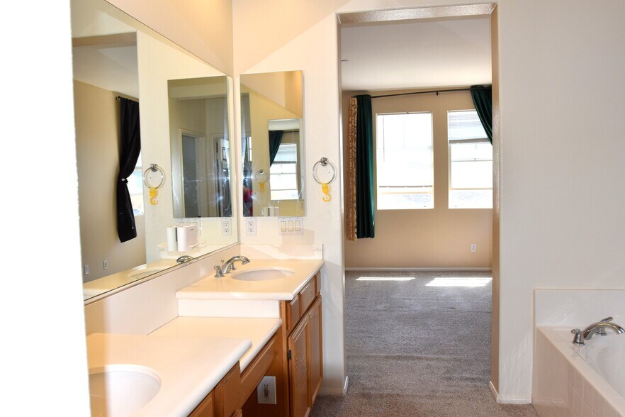 Building Photo - 25841 Silva Ct