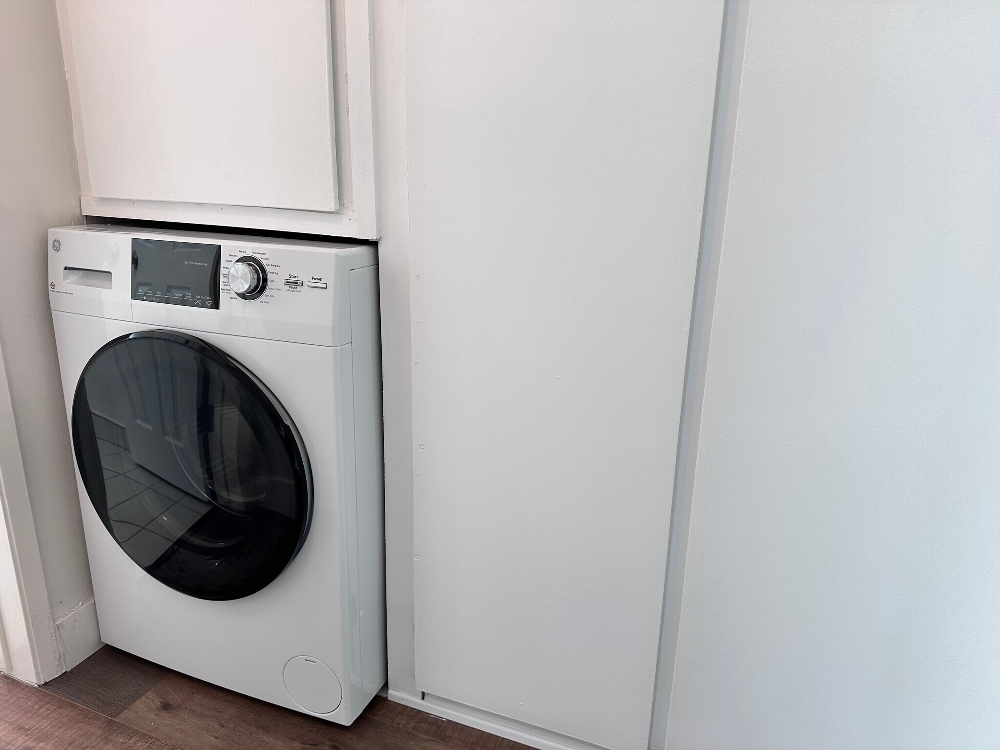 Building Photo - 5328 Newcastle Ave