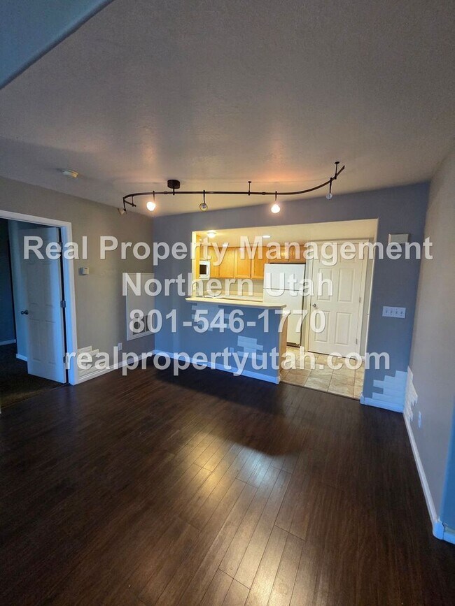 Building Photo - Top Floor 2 Bed 2 Bath Clearfield Condo Available!