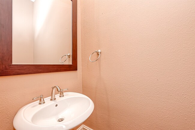 Building Photo - 5811 Kiam St