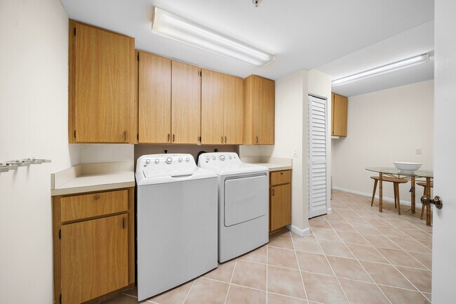 Building Photo - 601 Seafarer Cir