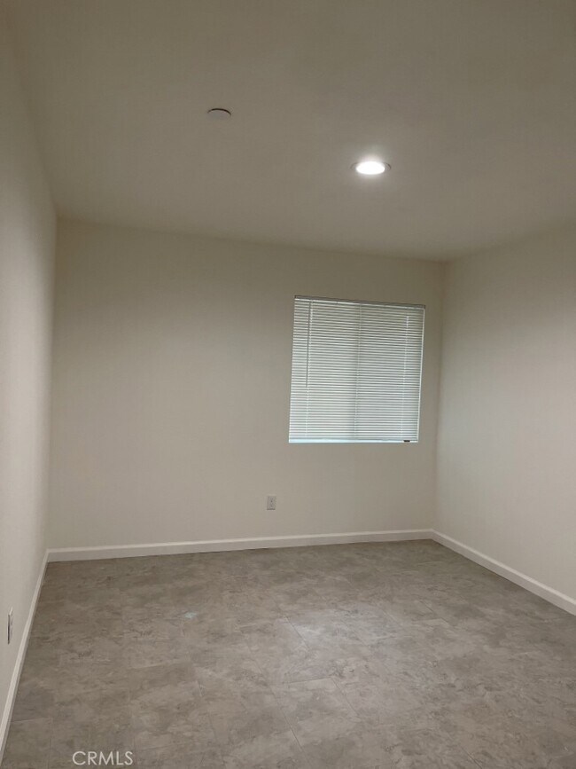 Building Photo - 1140 Deseret Ave