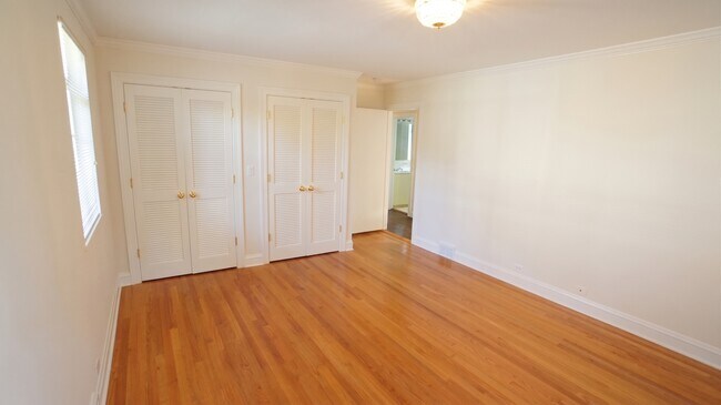 Building Photo - 460 Highcrest Dr