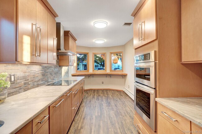 Building Photo - 8 Pearl St