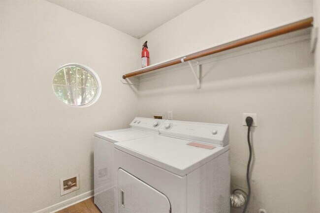 Building Photo - 3619 Slocom Dr