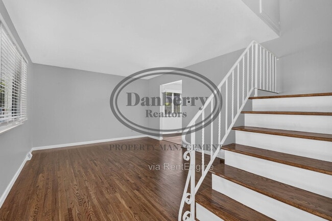 Building Photo - 6946 Kinsman Dr