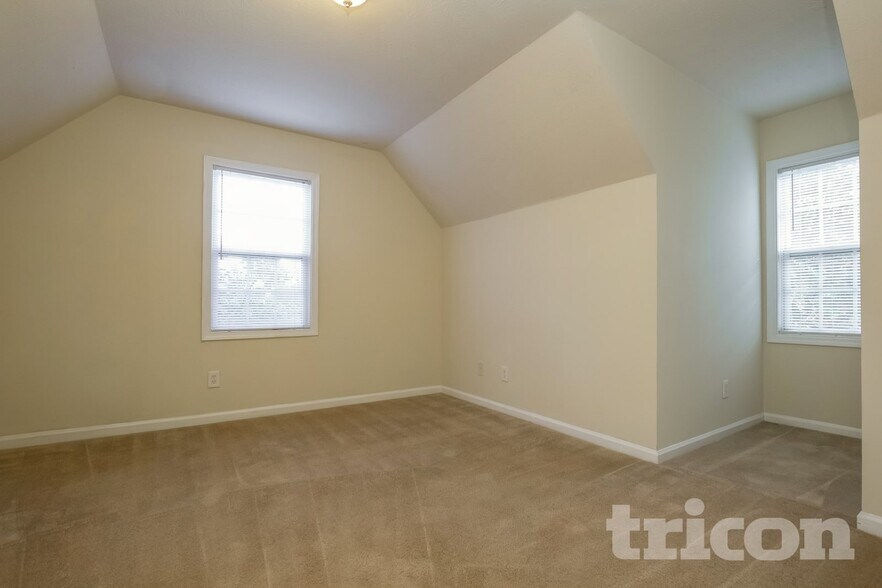 Building Photo - 1145 Woodington Cir