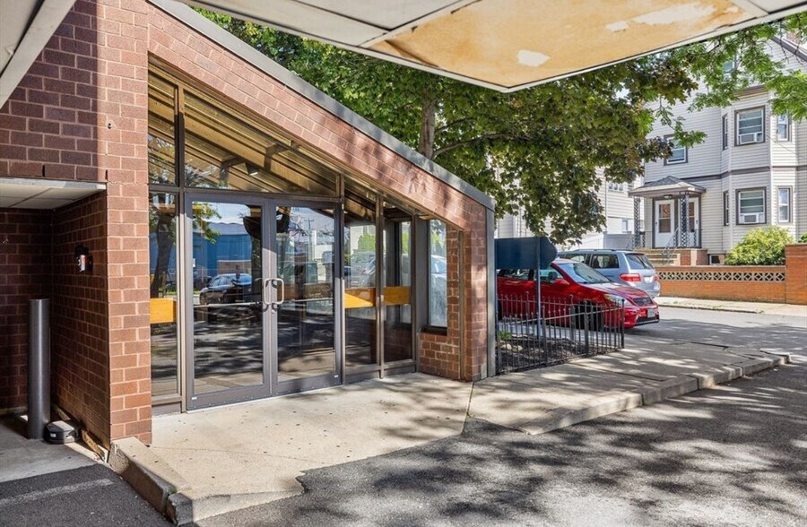Building Photo - 39 Parlin St