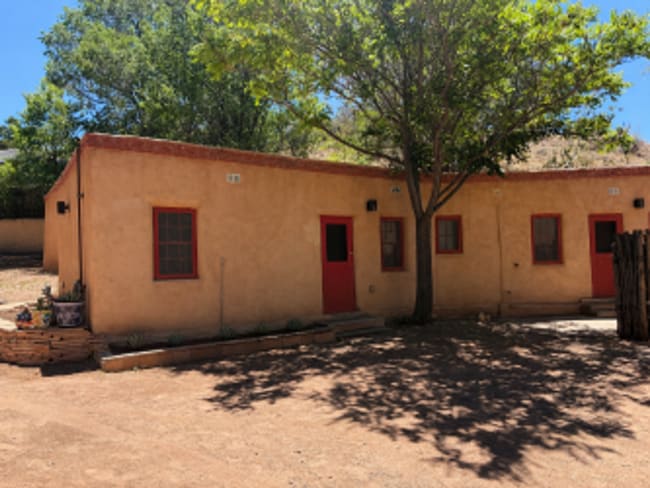 Building Photo - 603 1/2 Paseo de Peralta