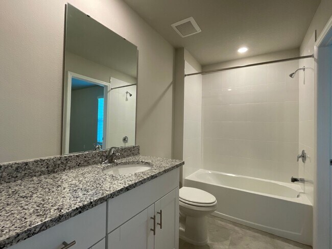 Building Photo - Lake View 3 Bedroom, 2.5 Bath Townhome in Ocoee FL!