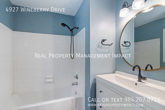 Building Photo - 4927 Wineberry Dr