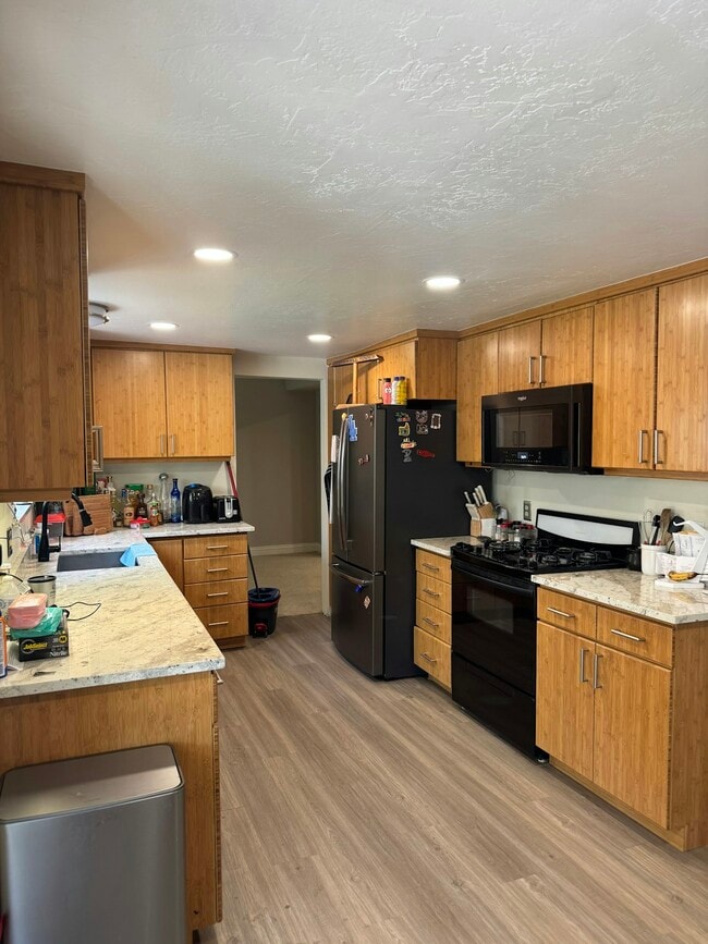 Building Photo - 1242 E Eastridge Cir