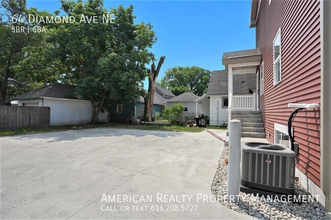 Building Photo - 64 Diamond Ave NE