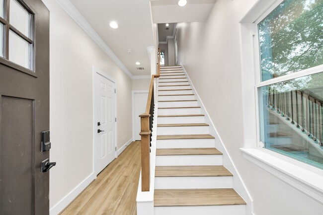 Building Photo - 2007 Briley St