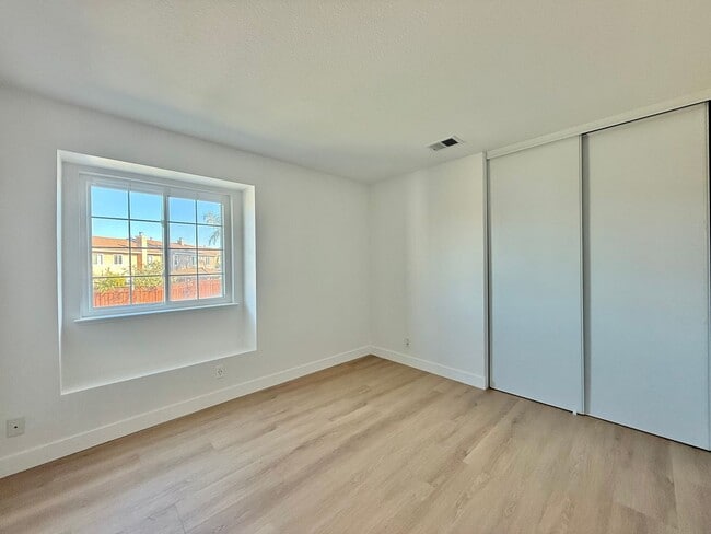 Building Photo - 4 Bedroom Home in Hollister