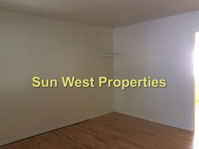 Building Photo - 2 Bed, 1 Bath, Duplex In Aztec