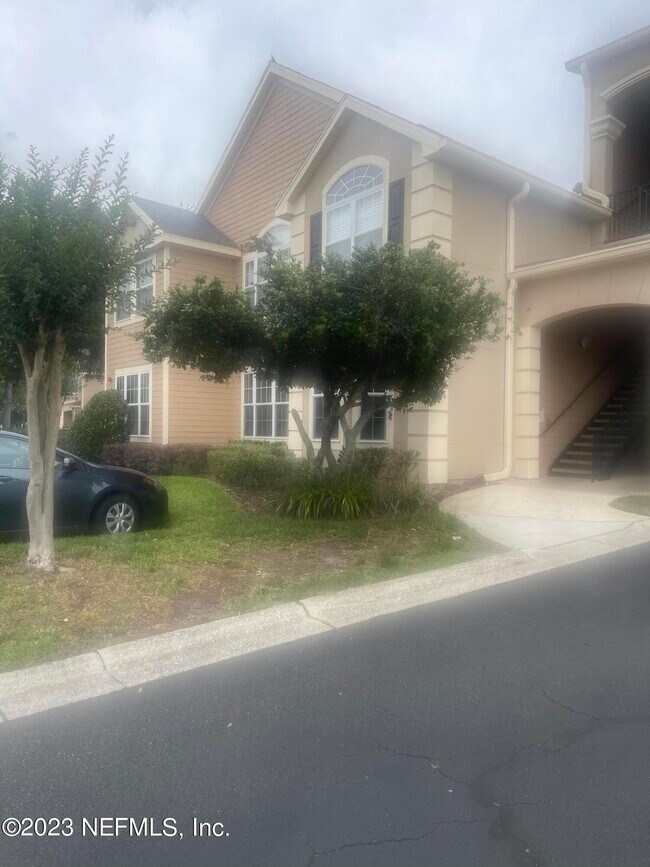 Building Photo - 13810 Sutton Park Dr N