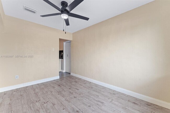 Building Photo - 2634 Sheridan St