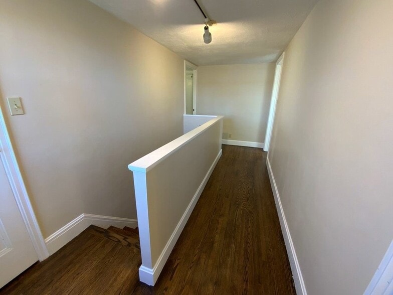 Building Photo - 1194 Woodland Rd