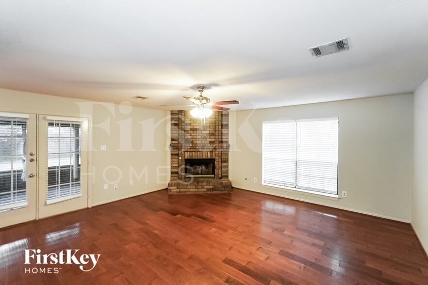 Building Photo - 16810 Poplar Hill St