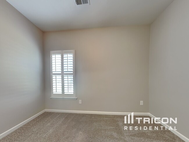 Building Photo - 115 Still Water Cir