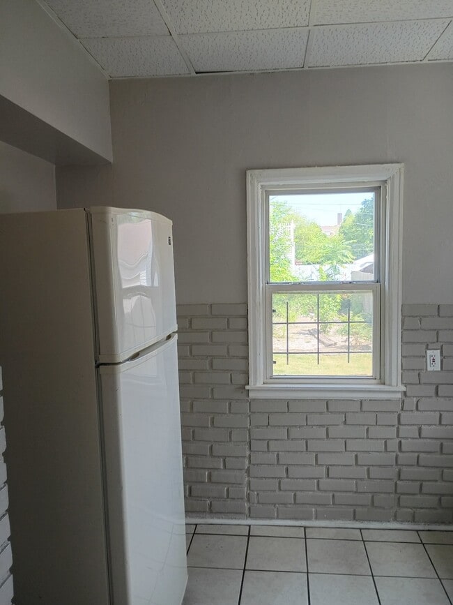 Building Photo - 3430 Maple St
