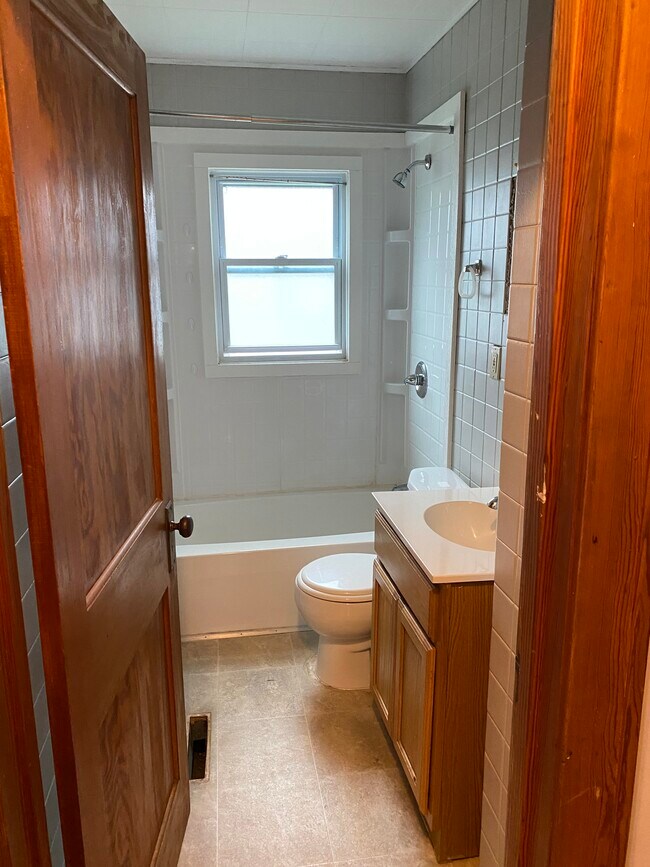 Bathroom - 1321 Baker St