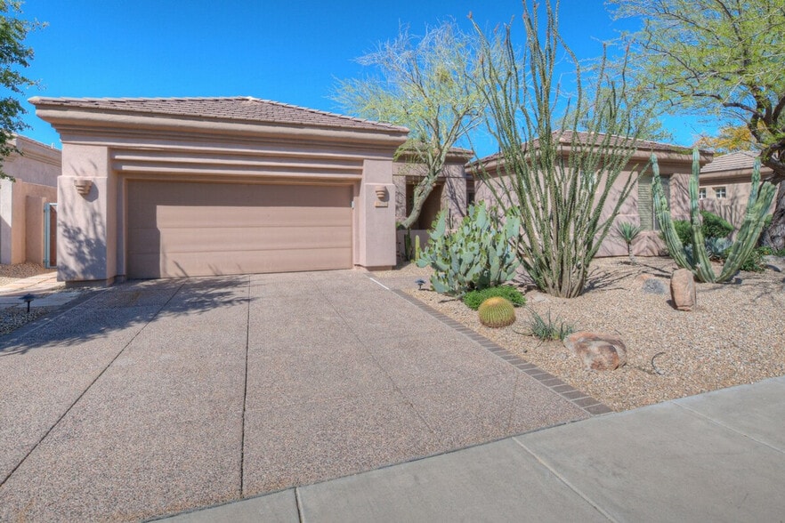 Building Photo - 7155 E Night Glow Cir