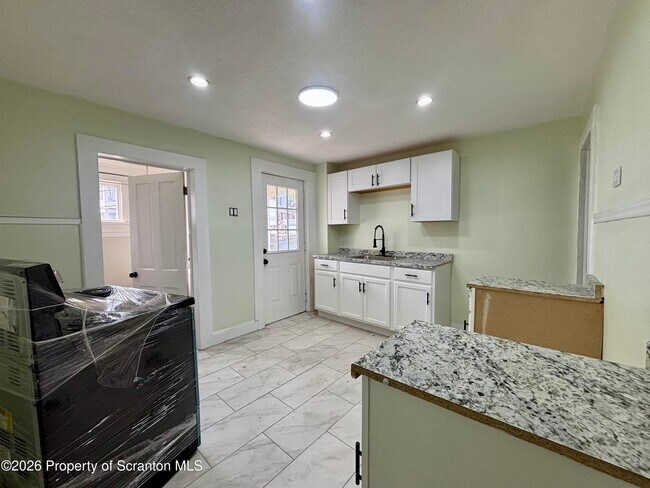 Building Photo - 1264 S 6th Ave