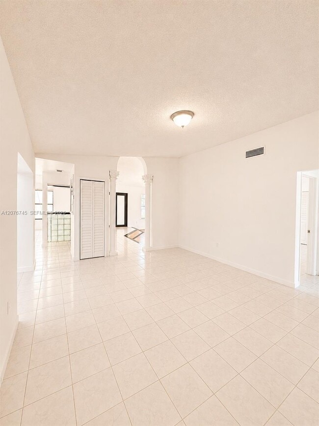 Building Photo - 3011 SW 117th Ave