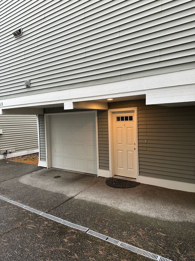 Building Photo - 3 bed 2 bath Townhome Green Lake Neighborh...