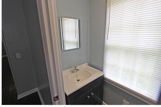 Building Photo - 934 Bluebird Rd