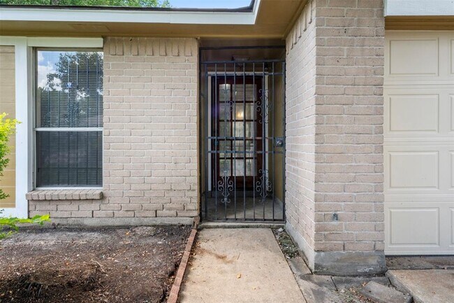 Building Photo - 6631 Villarreal Dr