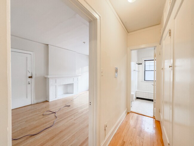 Building Photo - 1031 Dempster St