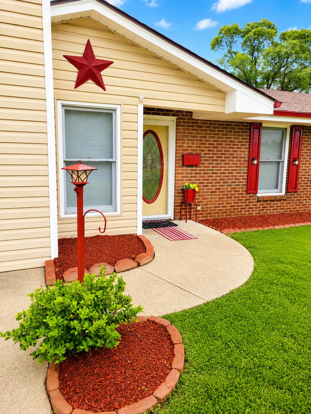 Beautiful entry way - 303 Rutherford Ave NW