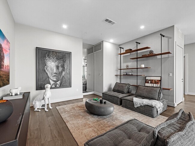 Building Photo - 1711 Allen Pkwy