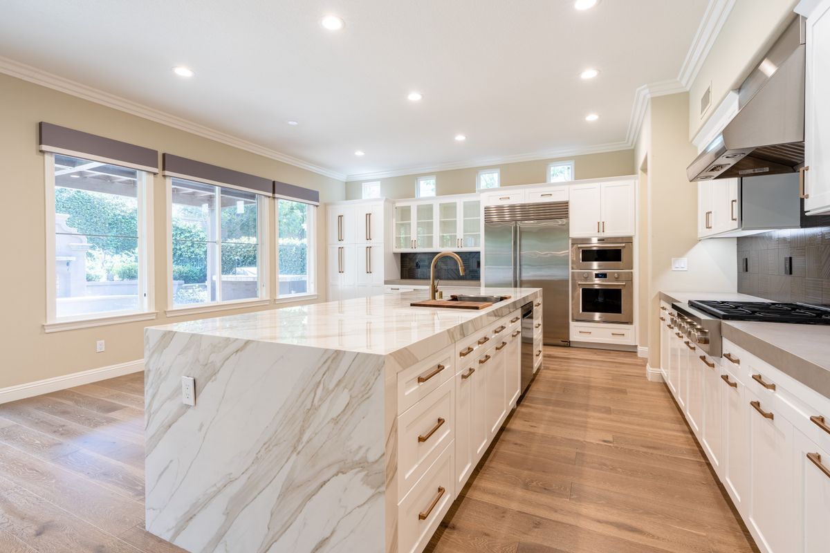 Building Photo - 6 Heather