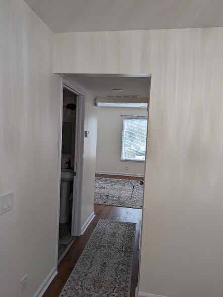 Building Photo - 2494 Glengyle Dr