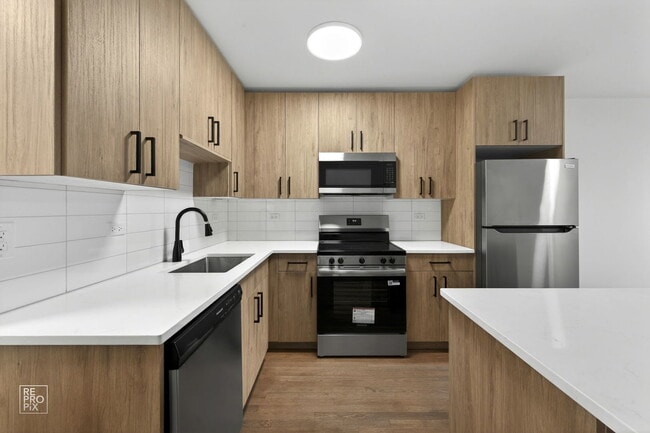 Building Photo - 7359 N Winchester Ave