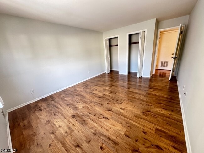 Building Photo - 15 Hanover Square