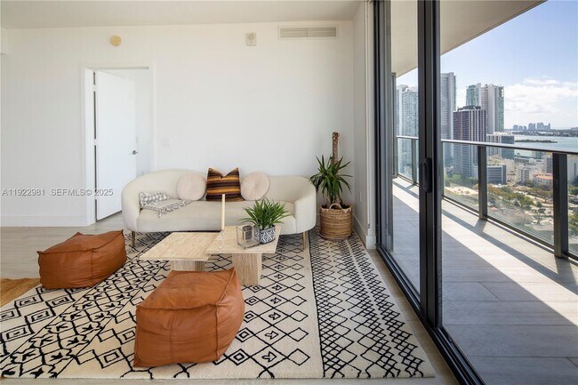 Building Photo - 121 NE 34th St