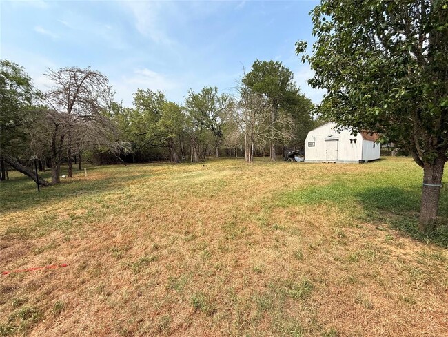 Building Photo - 200 Texas Oak Dr
