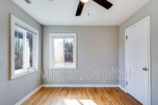 Building Photo - 638 S Woodlawn Blvd