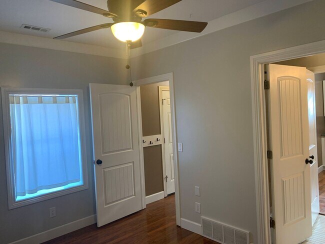 Building Photo - Charming 2 Bed, 1 Bath Home in Centerville